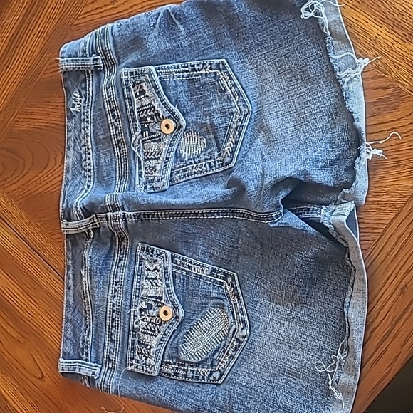 Ariya jean shorts - Picture 2 of 3